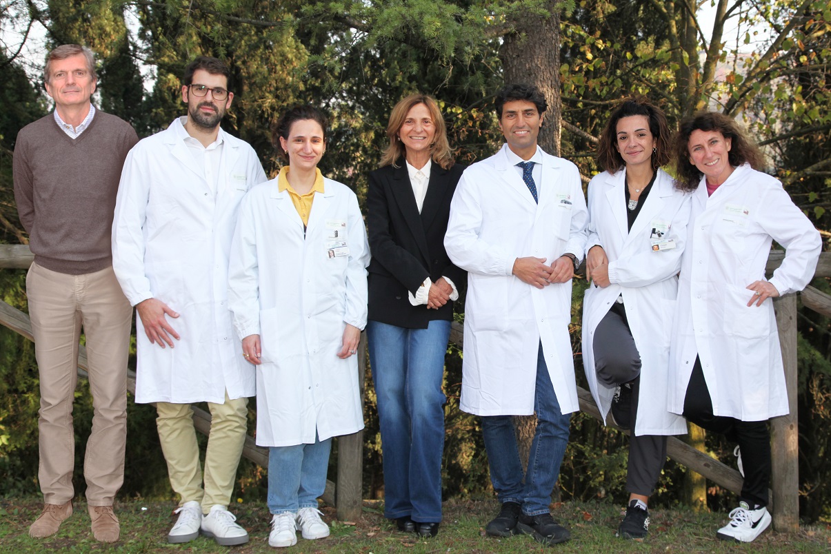 Da sinistra Alberto Leardini, Luca Andriolo, Tiziana Fischetti, la direttrice scientifica del Rizzoli Milena Fini, Alessandro Di Martino, Francesca Salamanna e Matilde Tschon