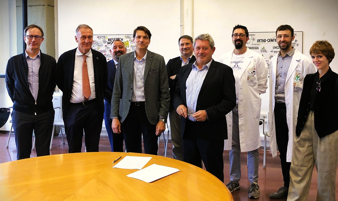 I team BTM e BIOBank in occasione della firma dell'intesa. Al centro il Direttore Generale del Rizzoli Anselmo Campagna e il Presidente di BIOBank Patrick Joucla